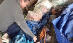 Phát hiện hàng tấn hoa quả thối được ngâm ủ dưới hố sâu