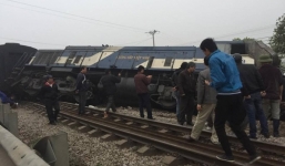 Tai nạn nghiêm trọng: tàu hỏa húc xe tải văng hàng chục mét
