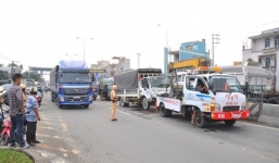 Tai nạn liên hoàn: xe tải phanh gấp khiến gần chục xe 'vạ lây'