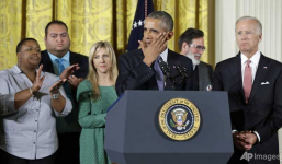 Video: Obama rơi nước mắt vì trẻ em thiệt mạng do súng đạn