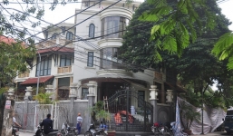 Vợ bầu Kiên sửa sang biệt thự 150 tỷ đón Tết