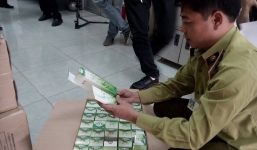 Hà Nội: Hàng trăm thùng thực phẩm chức năng bị bắt giữ