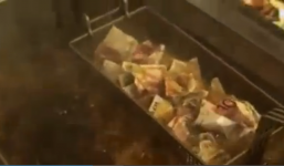 Món đặc sản làm từ tiền thật, liệu bạn có dám ăn?