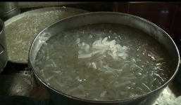 Hãi hùng mứt Tết ngập trong hóa chất tẩy trắng