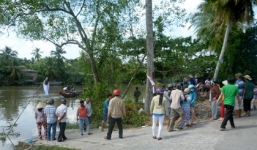 Lao xe máy xuống kênh, nam thanh niên chết thảm