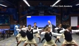 Video thầy giáo 43 tuổi nhảy ráp cùng học sinh hút 3 triệu lượt xem