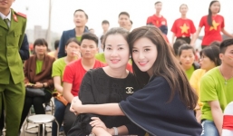 Á hậu Huyền My rạng rỡ bên mẹ dự ngày hội hiến máu