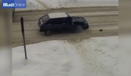 Video cậu bé bị ô tô đâm trực diện vào người văng lên không