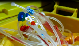 Tái chế rác thải y tế nguy hại, bệnh viện Bạch Mai lên tiếng