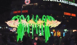 Đài hoa lạ gây tranh cãi ở đài phun nước Bờ Hồ đã được tháo dỡ