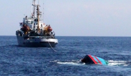 Đang câu cá ngừ trên biển, tàu cá Bình Định bị tàu nước ngoài đâm chìm