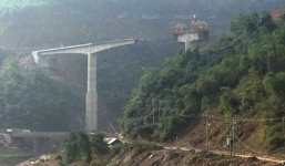 Sập giàn giáo thi công cầu, 4 người chết ở Thanh Hóa