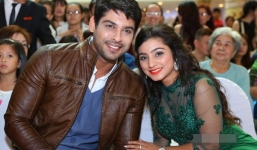 Hình ảnh chồng 'Cô dâu 8 tuổi' tại Việt Nam hút hồn khán giả Việt