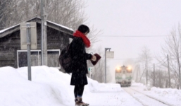 Nhật Bản: Nhà ga chỉ phục vụ một nữ sinh duy nhất