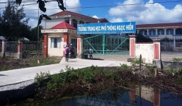 Buộc thôi việc thầy giáo lấy cắp đề thi để 'gạ tình' 7 nữ sinh lớp 12