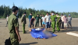 Phát hiện thi thể 3 thanh niên dạt vào bờ biển