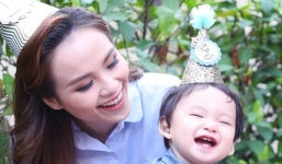 Facebook sao Việt: Hoa hậu Diễm Hương hạnh phúc bên con trai