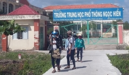 Giáo viên ăn cắp đề thi để gạ tình nữ sinh: do áp lực cuộc sống?