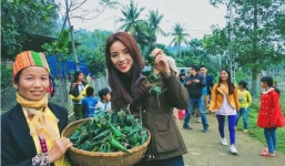 Facebook sao Việt: Kỳ Duyên thân thiện đến thăm bà con nơi vùng cao