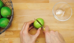 Những cách vắt nước chanh đúng chuẩn, không sót một giọt