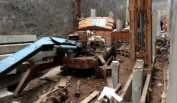 Hà Nội: cần cẩu đè trúng đầu, nam công nhân bất tỉnh