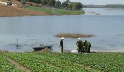 Bình Phước: Buộc đá vào thi thể dìm xuống hồ phi tang