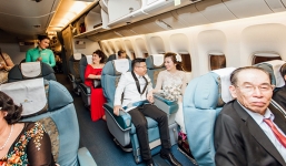 Cặp đôi tổ chức tiệc cưới tiền tỉ, rước dâu bằng máy bay
