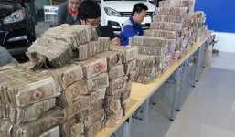 Đem nửa tấn tiền lẻ đi mua ôtô mới