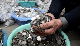 Người đàn ông đau đầu vì sở hữu 1,5 tấn tiền 