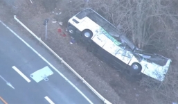 Video: Xe bus lao xuống sườn núi khiến 41 người thương vong