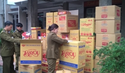 Hàng nghìn hộp bánh kẹo bị “rút ruột” 60\%