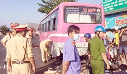 Xe máy đâm vào đuôi xe buýt, 2 thanh niên chết thảm