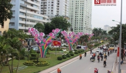 Hà Nội ráo riết trang hoàng thành phố để chuẩn bị đón Tết Bính Thân