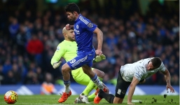 Chelsea hòa kịch tính Everton, Guus Hiddink vẫn bất bại