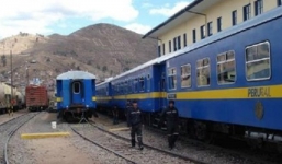 Selfie trên đường ray, một du khách bị tàu húc nguy kịch