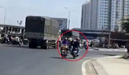 Đôi nam nữ áp sát giật phăng túi xách người phụ nữ