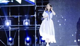 Triệu Vy quê mùa đi dự sự kiện