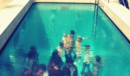 Cận cảnh bể bơi 'ảo giác' như có một thế giới khác bên dưới