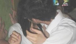 Dụ dỗ bé gái 14 tuổi làm “chuyện người lớn” rồi trộm điện thoại