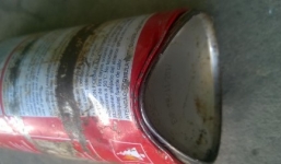 Bình chữa cháy phát nổ trong xe ô tô