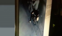 Video: Không nổ được máy, trộm vội vàng vứt xe bỏ chạy