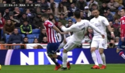 Video: Ronaldo thoát thẻ ngoạn mục với hành động cực xấu