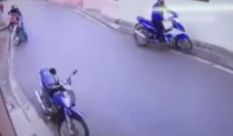 Nam thanh niên bẻ khóa trộm xe Air Blade trong 3 giây ở Hà Nội