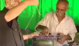 Bác bán dưa hấu trả giá đắt vì lòng tham