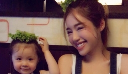 Elly Trần và con gái Cadie diện đồ đôi đi ăn