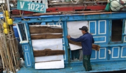 Tàu cá Trung Quốc đâm liên tiếp tàu cá Việt Nam