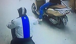 Nam thanh niên liều lĩnh trộm xe Lead giữa ban ngày