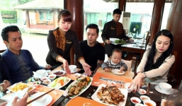 Tuấn Hưng, Anh Tú đưa gia đình đi dã ngoại