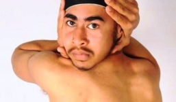 Video: Cận cảnh chàng trai xoay đầu 180 độ 