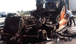 Xe đầu kéo bất ngờ phát nổ, cháy rụi trên cao tốc